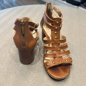 Vince Camuto Beige Leather Sandals Gold Studs 7US